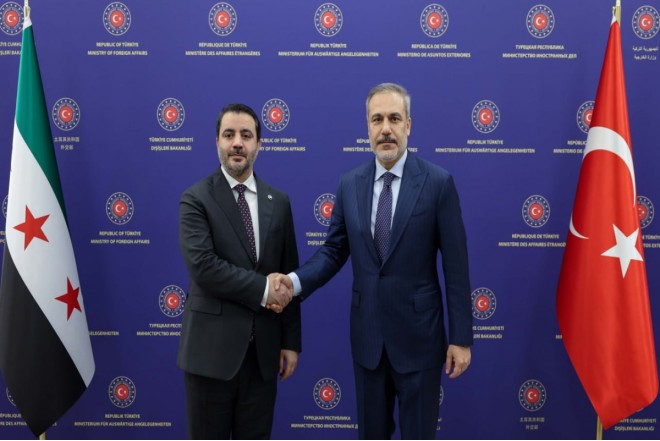 Hakan Fidan suriyalı həmkarı ilə İsrailin hücumlarını müzakirə edib 