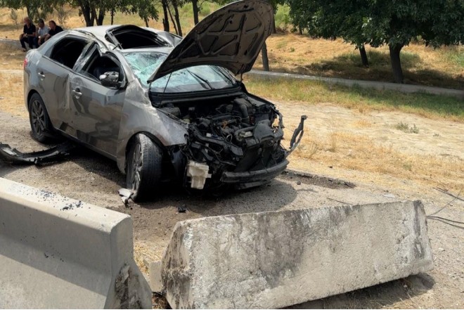 Sumqayıtda yük avtomobili minik maşını ilə toqquşub 