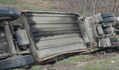 Ağstafada kran aşıb, xəsarət alanlar var 