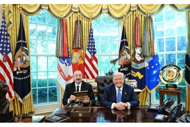 Ağ Evin rəmzi açarı Prezident İlham Əliyevə təqdim olundu... Turan Rzayevin şərhi