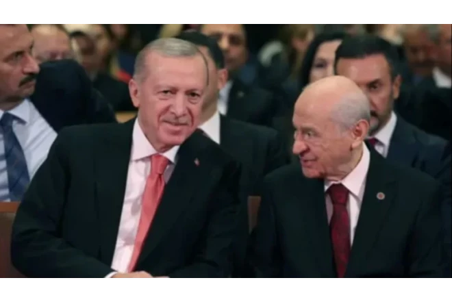 Dövlət Baxçalıdan AKP-yə 24-cü ildönümündə simvolik çiçək jesti