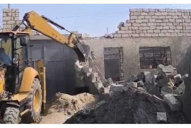 Suraxanıda qanunsuz tikililər söküldü - VIDEO